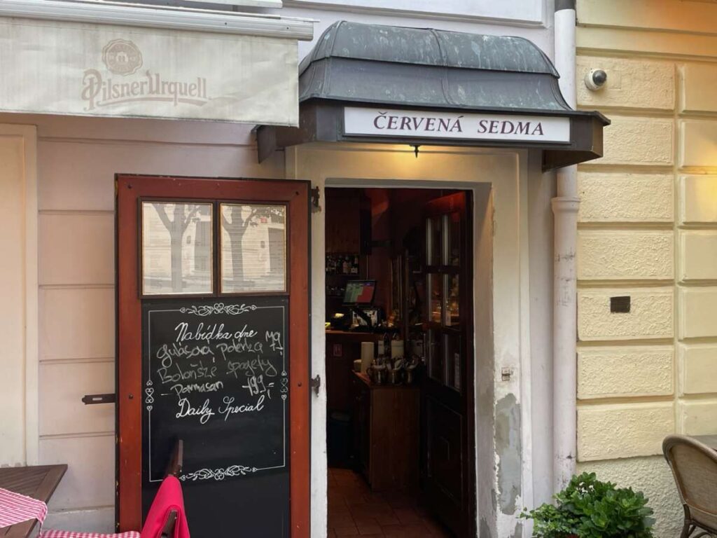 Červená Sedma na Kampě zrychlila obsluhu s AWIS Gastro a Mobilním číšníkem
